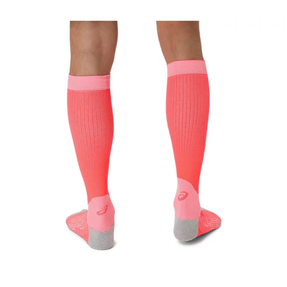 ASICS Unisex PERFORMANCE RUN COMPRESSION SOCK in Flash Red AW25 - Image 2