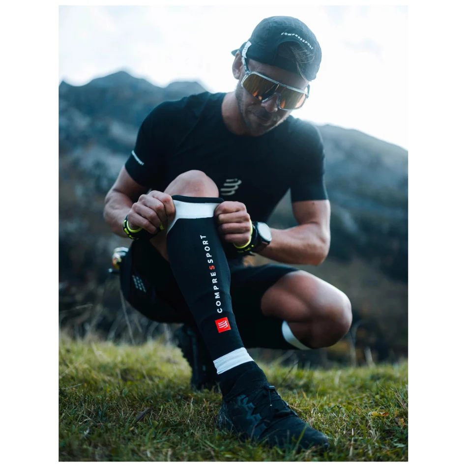 Compressport Unisex R2 3.0 Compression Calf Sleeves in Black/White - Image 2