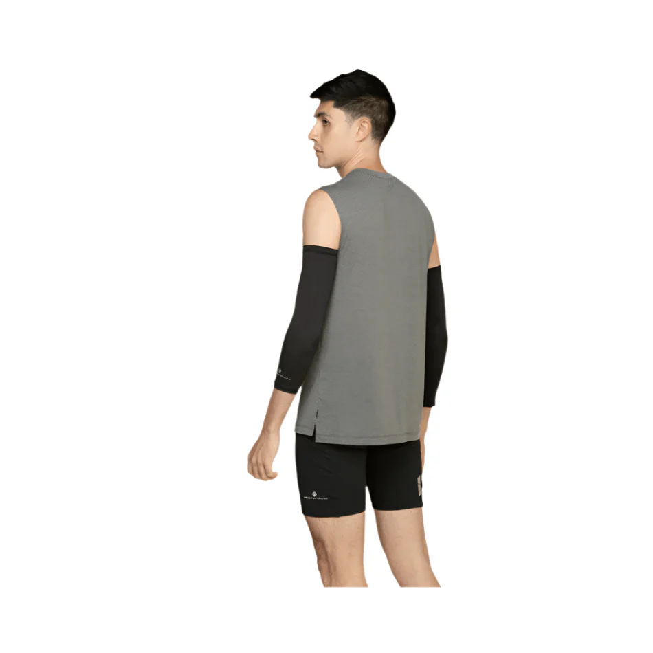 Ronhill Race Arm Sleeves in All Black SS25 - Image 4